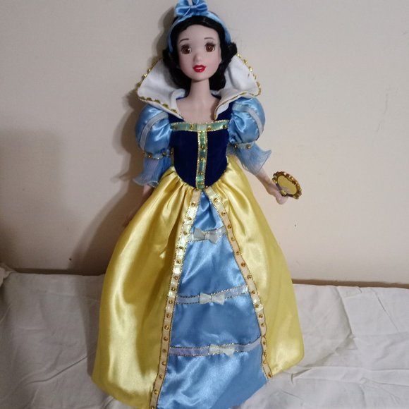 Snow White Porcelain Doll - Picture 3 of 6
